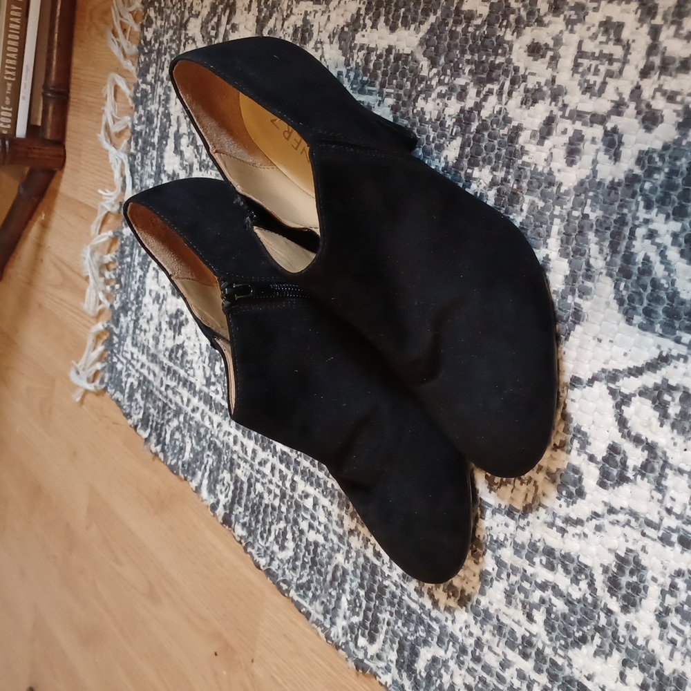 Naturalizer ankle boot size 7.5